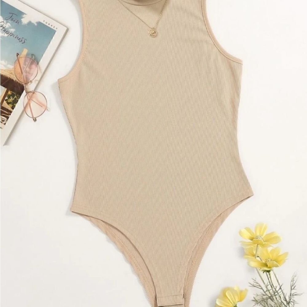 Solid mock neck bodysuit. New